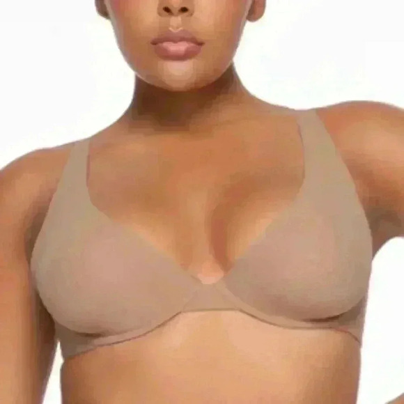 Skims Fits Everybody High Apex Bra - Picture 2 of 8
